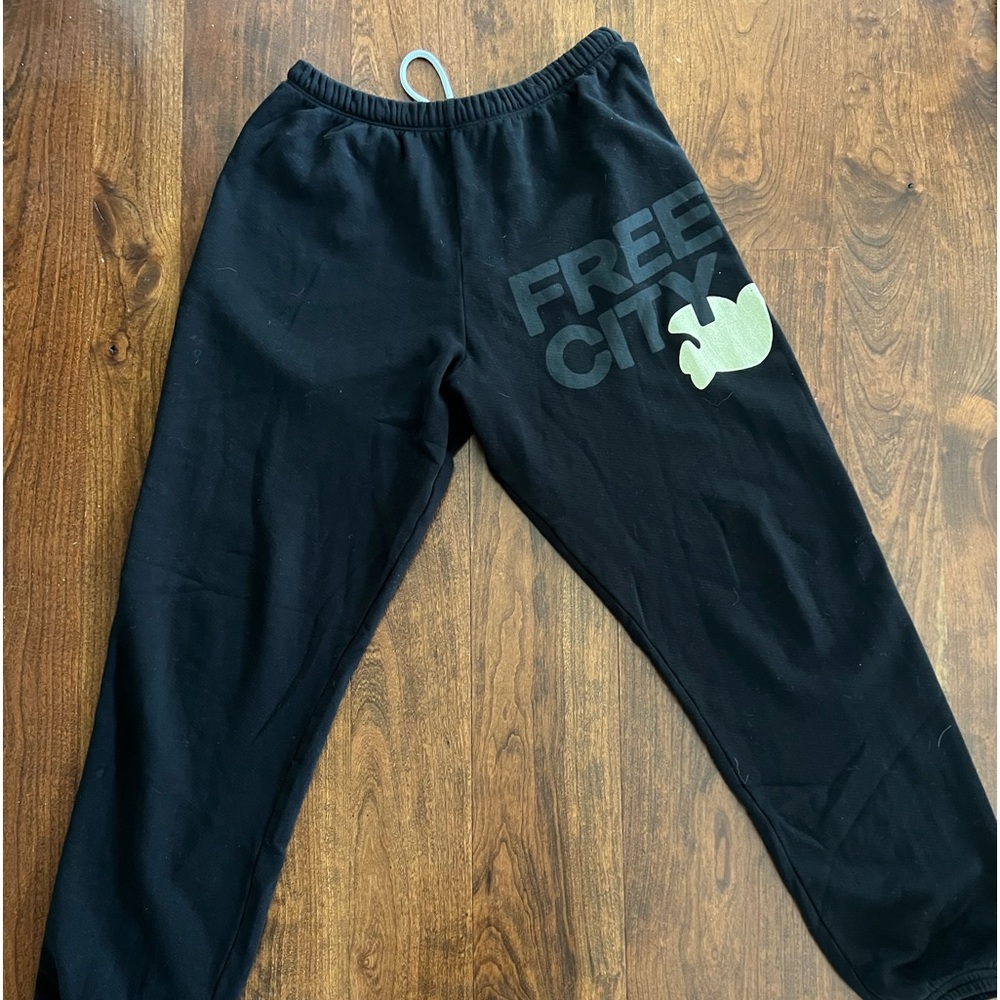 FREECITY sweats NWOT